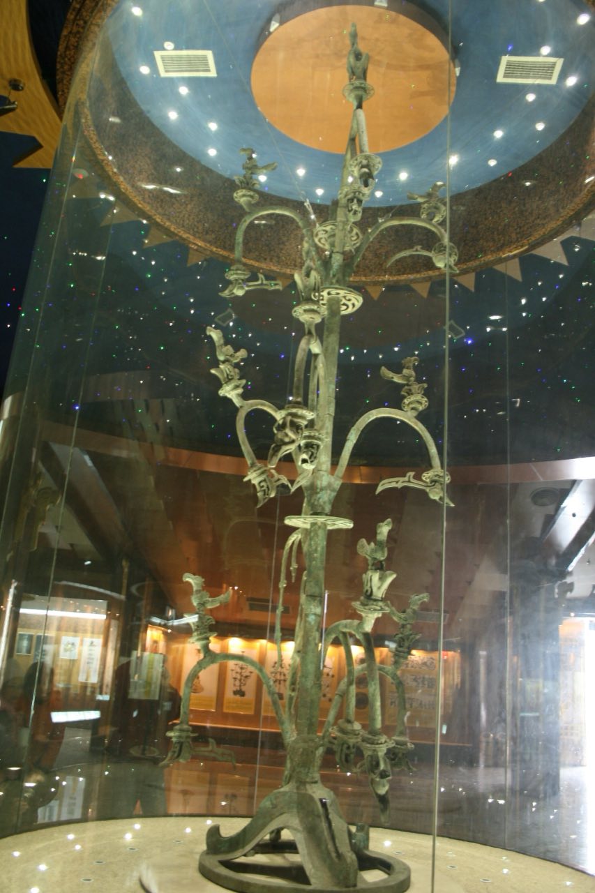 Sanxingdui's Bronze Sacred Tree and the Protruding-Eyed Man
