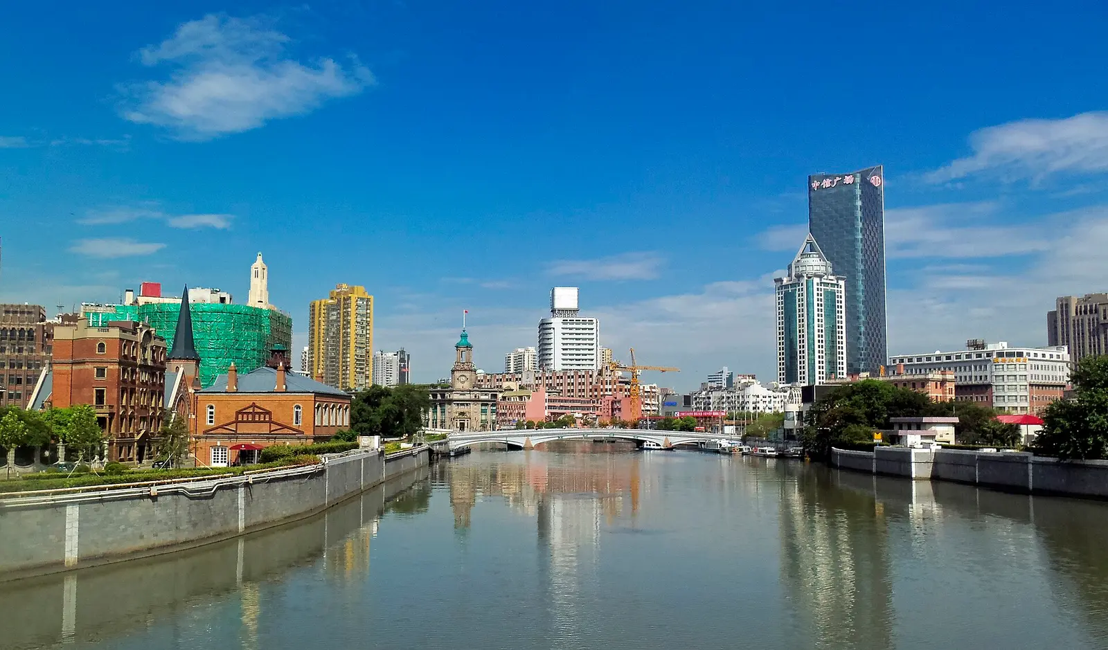 Looking west along Suzhou Creek from the Waibaidu Bridge in 2013