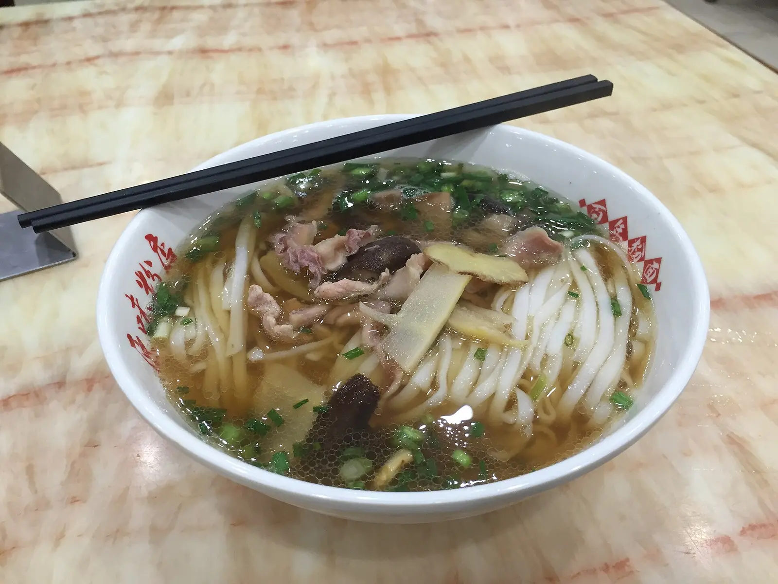 Fideos de arroz de Changsha en un local cerca de la estación de tren de Changsha