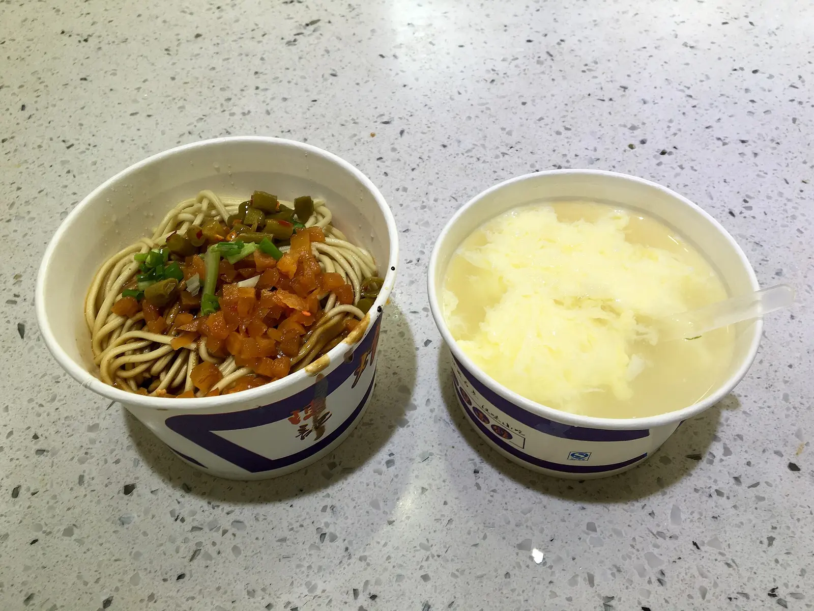 武漢早餐：熱乾麵配蛋酒