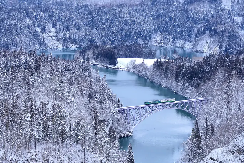 Primer puente sobre el río Tadami · foto 1