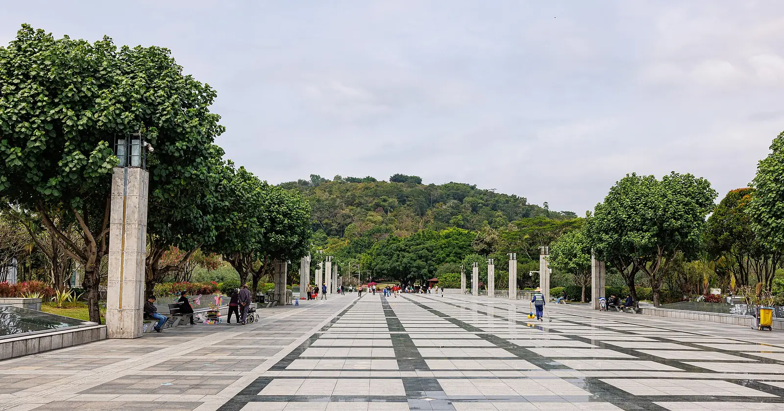 Vista del Parque Lianhuashan, Shenzhen, tomada en 2024; muestra parte del espacio urbano de Futian, no toda la ciudad