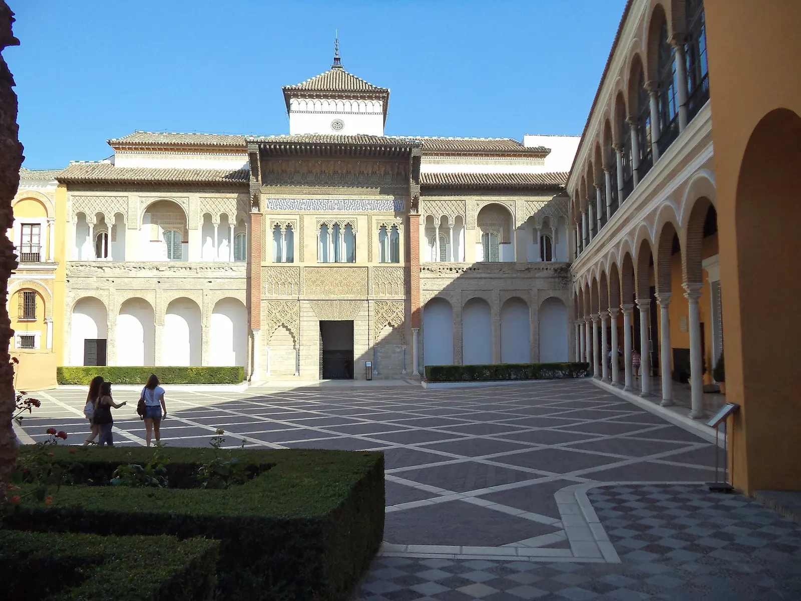 Un patio del Real Alcázar de Sevilla