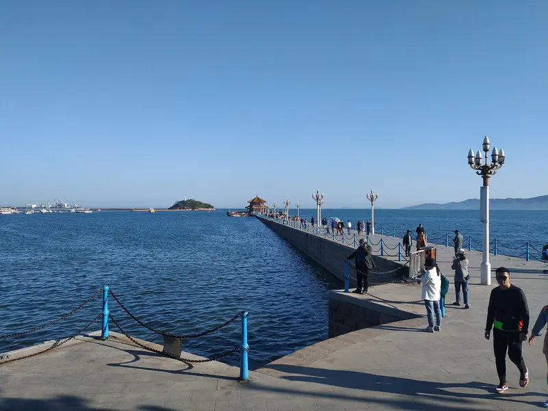 青島の桟橋と小青島
