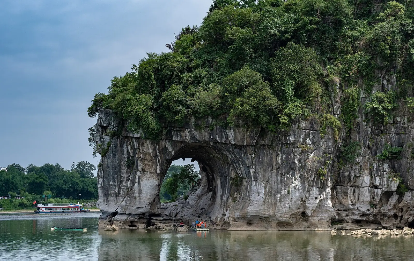 La colina de la Trompa del Elefante y la cueva de la Luna en el Agua en Guilin en 2018