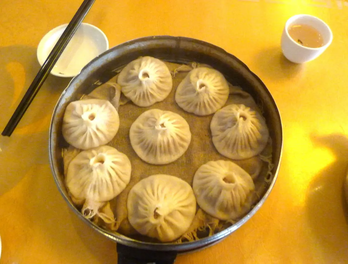 Soup-filled xiaolongbao at Kaifeng's Diyilou Baozi restaurant (2011)
