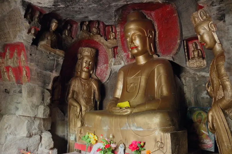 2012年撮影の済南千仏山の仏教石刻。写真は山全体や寺院の全景ではありません