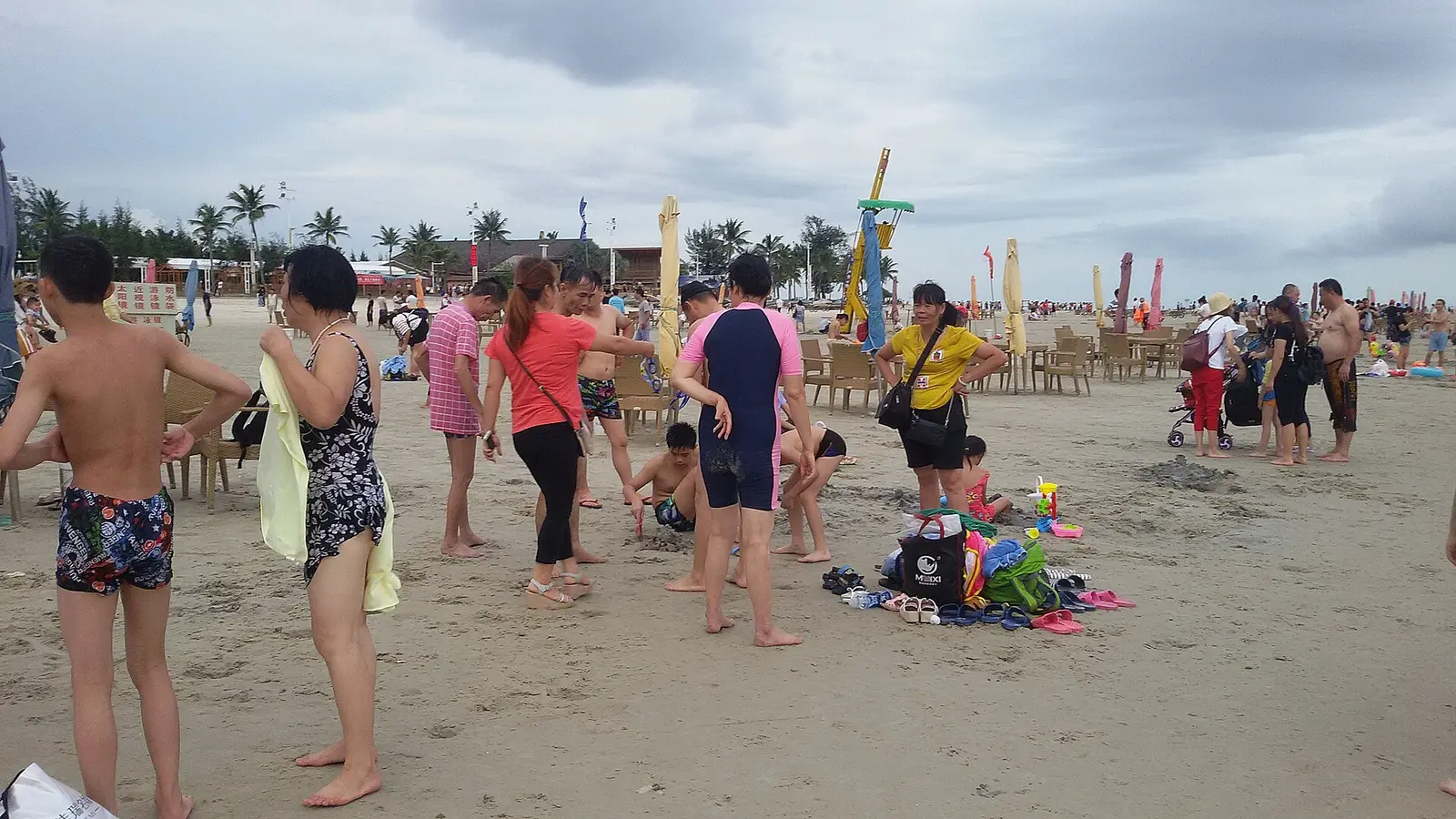 Part of the central-eastern stretch of Beihai Silver Beach in 2017; it does not reflect water quality, swimming openings on the day or the city's whole coastline