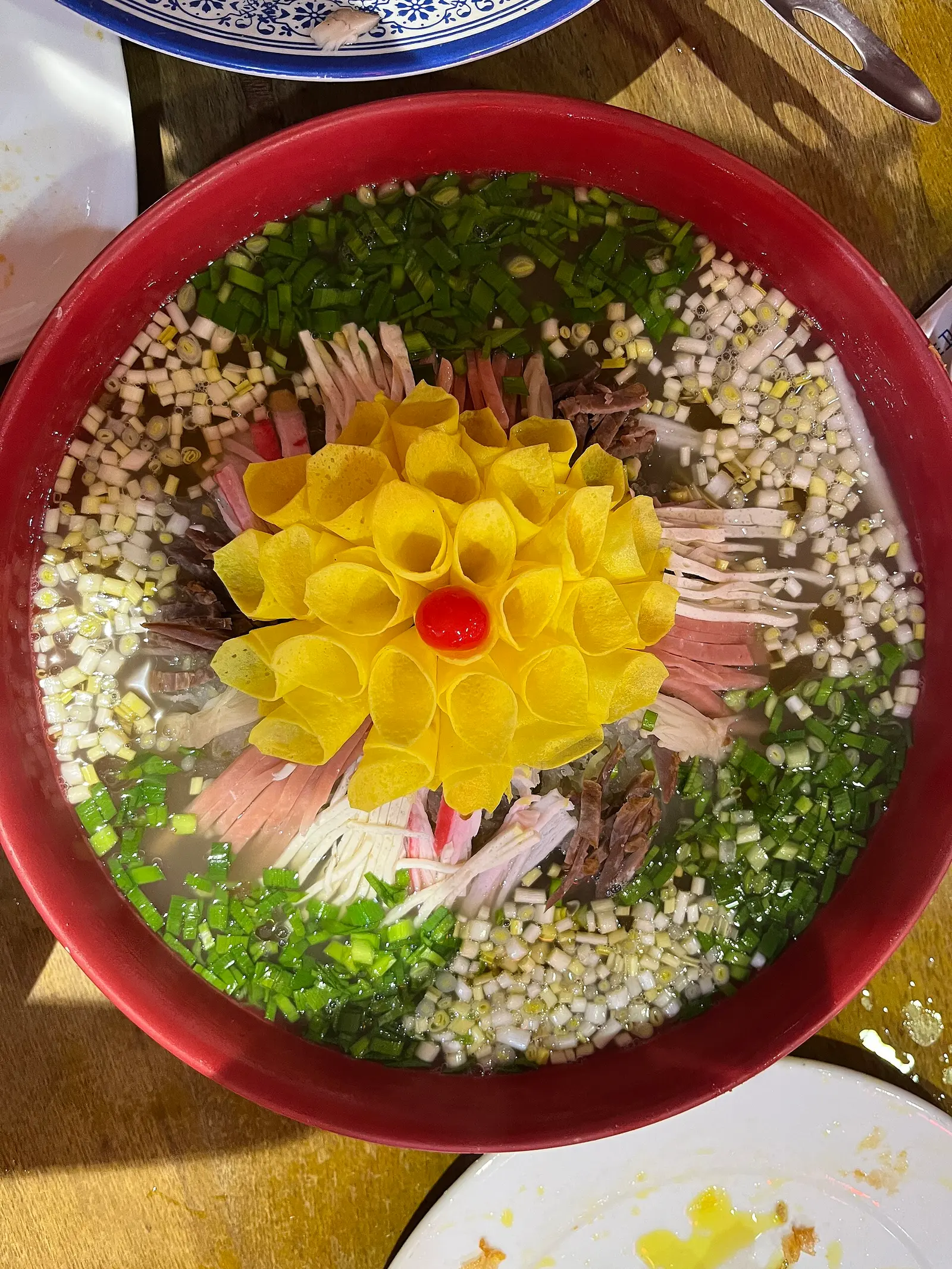 Peony yancai, the first main course of the Luoyang water banquet (photographed in Luoyang)