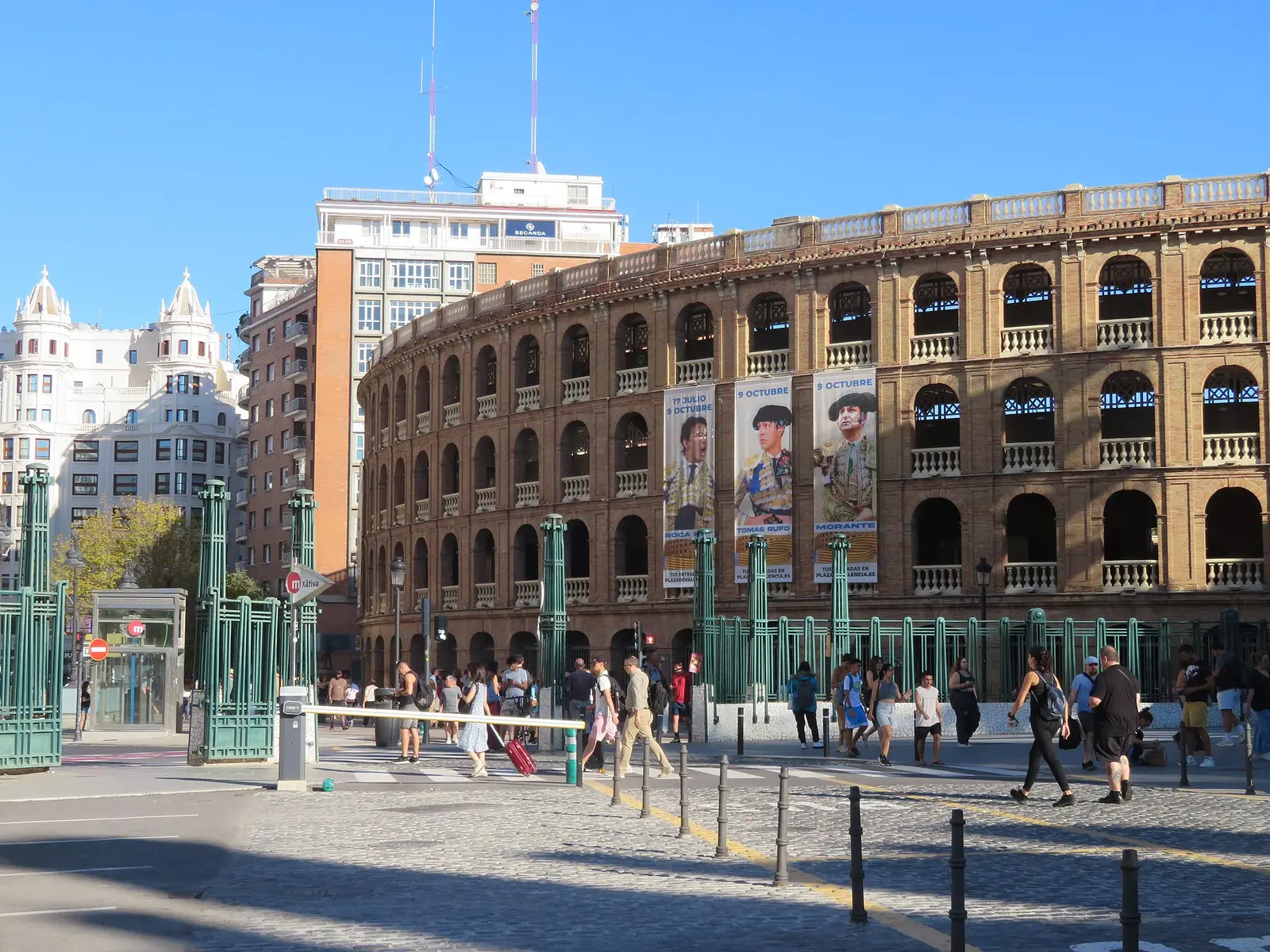 Paisaje urbano de Valencia fotografiado en 2026; no es una escena de las Fallas