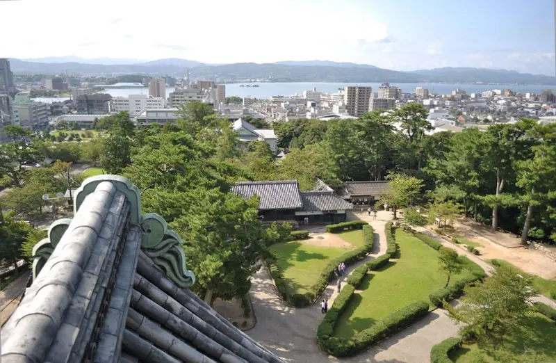 Cityscape photographed from the keep of Matsue Castle in 2015, showing the castle surroundings and Matsue City; it does not mean the keep can be climbed during future repairs