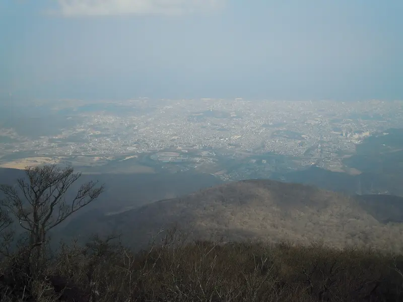 Panorama of the city from the Beppu Ropeway in 2010; it shows only the city's terrain at the time and does not reflect the current state of facilities