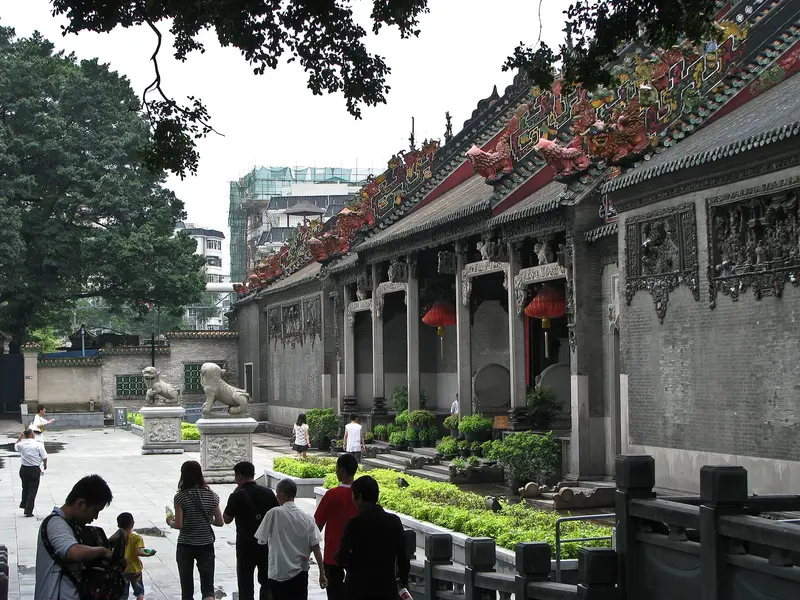 The Chen Clan Hall's buildings and roof decorations