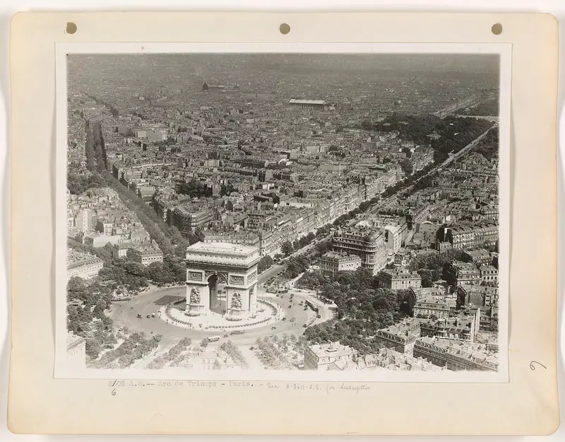 Arc de Triomphe & Avenue des Champs-Élysées