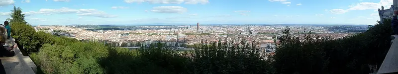 Vista del paisaje urbano de Lyon desde los alrededores de la basílica de Notre-Dame de Fourvière; foto tomada en 2012
