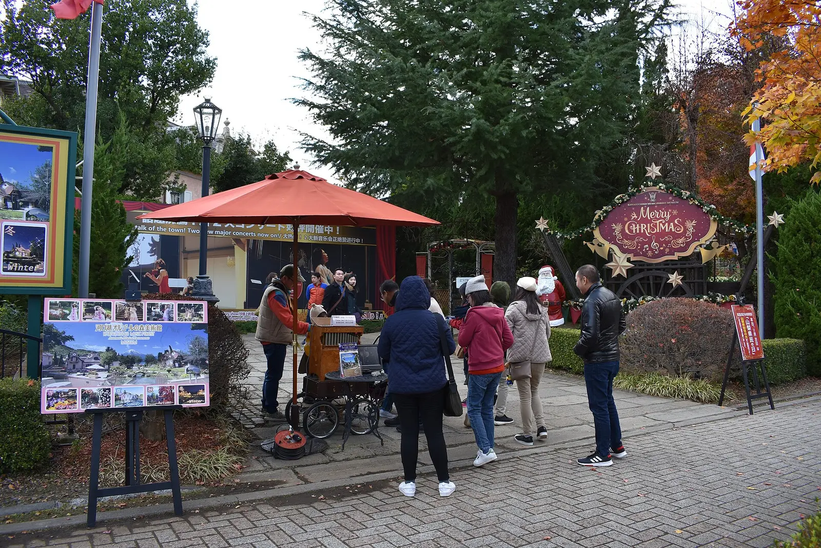 2018年拍攝的河口湖音樂與森林美術館園區；不代表當前演出或花期