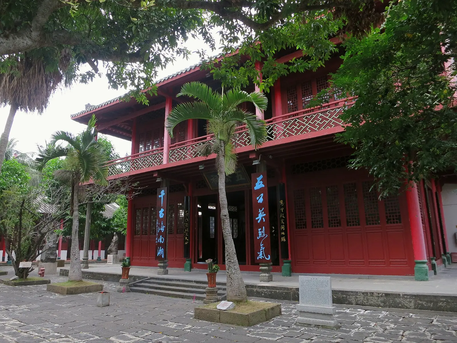 Edificios del Templo de los Cinco Señores, Haikou, fotografiados en 2016; no representan el estado de apertura tras la restauración de 2026
