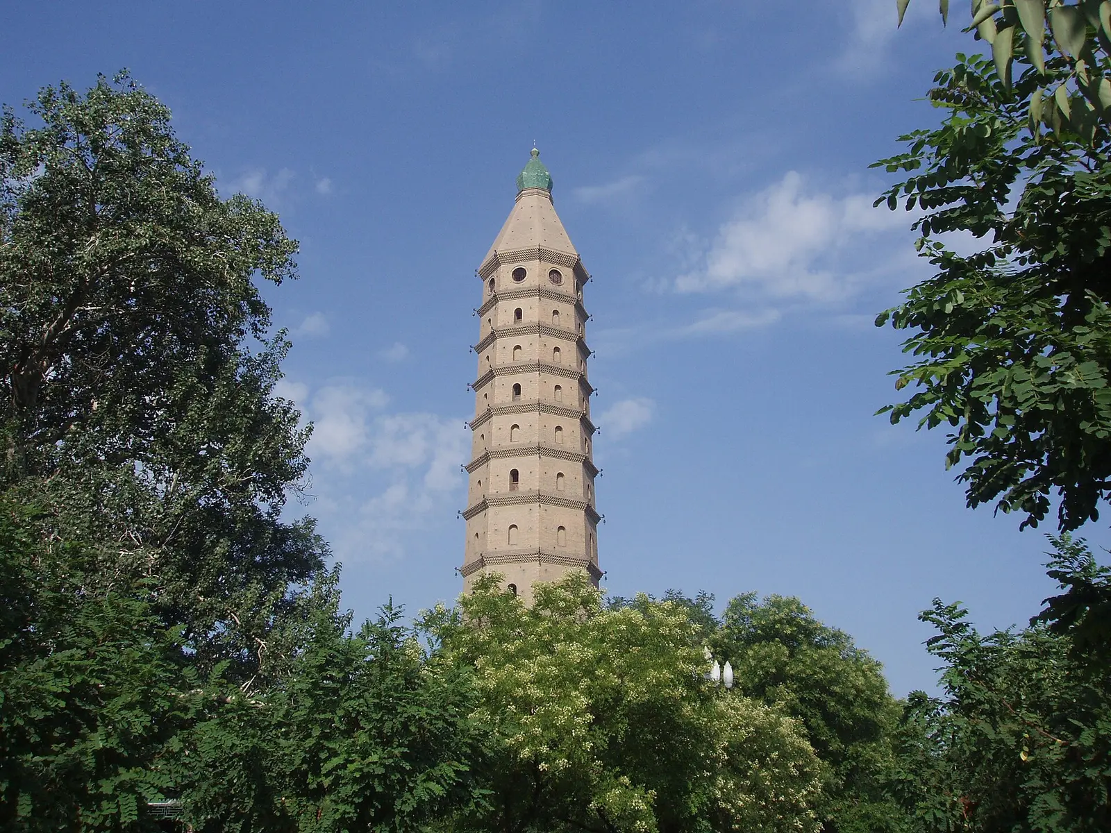 2008年の銀川承天寺塔（西塔）