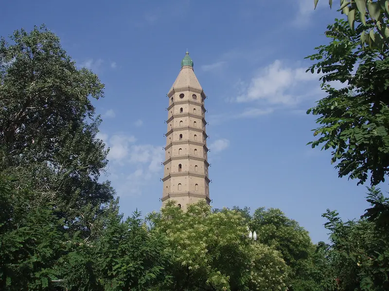2008年の銀川承天寺塔（西塔）