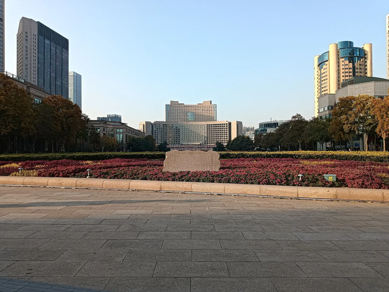 2025年11月の青島五四広場
