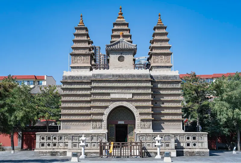 The Vajrasana Relic Pagoda photographed in 2024; does not mean the restored courtyard is entirely original