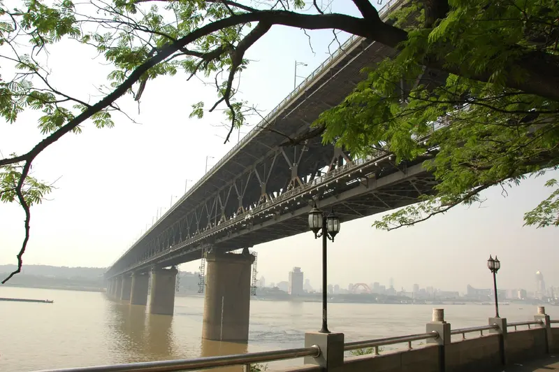 Puente de Wuhan sobre el río Yangtsé (2007)