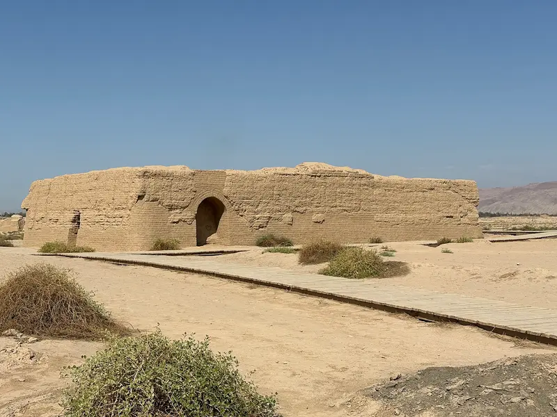Restos de viviendas en el sureste de la ciudad antigua de Gaochang en 2023; no es una vista del yacimiento completo